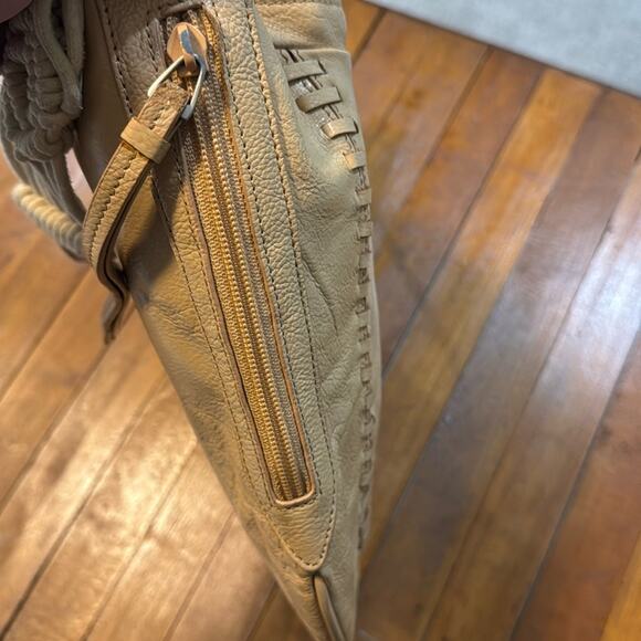 Kenneth Cole Cream Leather Shoulder Bag with Crochet Strap size 12x10 - Picture 3 of 8